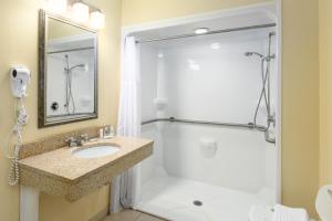 Hotel 44 North Freeport Brunswick的一间浴室