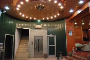 埃尔祖鲁姆OTEL AMİLLER的建筑中带灯的楼梯