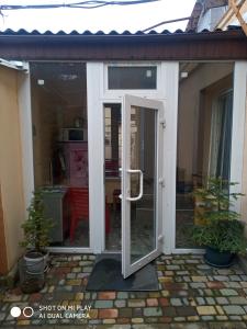 哈尔科夫Privat Kharkov的房屋内的开放式滑动玻璃门