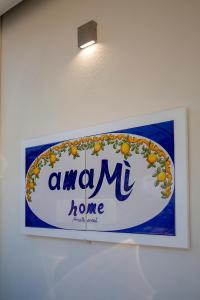 维耶特里amaMì home的墙上的夏威夷人家的标志