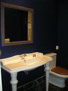 帕萨达日尔卡萨德特帕酒店的一间浴室