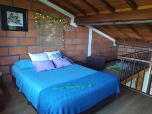 Refugio en las Nubes客房内的一张或多张床位