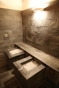 AR Mountains Lodge Villachiara的一间浴室