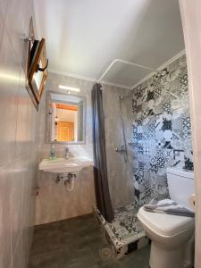 Roxani Studios-Apartments的一间浴室