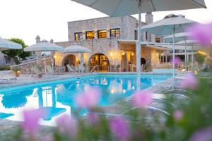 Castello Antico Hotel内部或周边的泳池