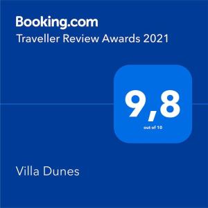 卡洛吉亚Villa Dunes 350m from the sandy beach的手机的屏幕,带有旅行评论的开口