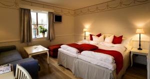 加默尔加登酒店客房内的一张或多张床位