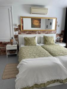 Bungalow 2-4 Playa del Inglés with Jacuzzi客房内的一张或多张床位