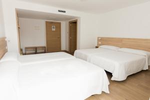 Hotel Faro de Finisterre客房内的一张或多张床位