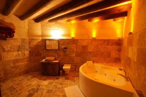 阿瓦诺斯套房酒店的一间浴室