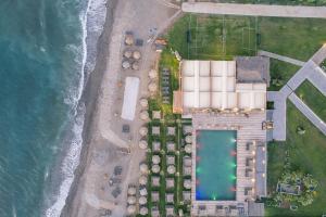 耶奥伊乌波利斯La Mer Resort & Spa - Adults Only的海洋旁度假胜地的空中景致