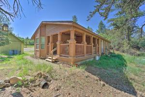 Secluded Durango Cabin about 11 Mi to Downtown!外面的花园