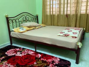 Al-Hafiz Homestay客房内的一张或多张床位