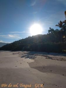 塞尔苏拉穆斯州长镇CASA DA ANA E ZÉ的阳光灿烂的沙滩