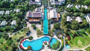 陵水海南香水湾君澜度假酒店-全别墅（三亚机场穿梭巴士）的享有带游泳池的度假村的空中景致