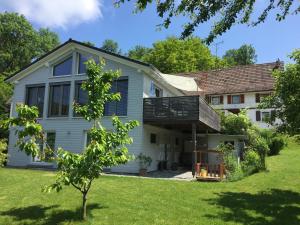 厄赫宁根Hoeri Ferienhaus -Lake Constance的房屋外部景观