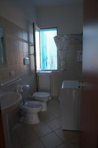 Villa ilporticciolovacanze的一间浴室