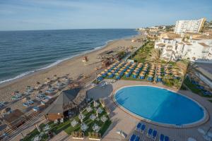 卡拉德米哈斯VIK太阳海岸大酒店的享有海滩的空中景致,设有游泳池和海洋