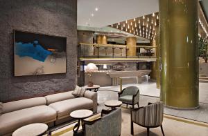 里约热内卢Hotel Atlantico Star的大堂配有沙发和桌椅