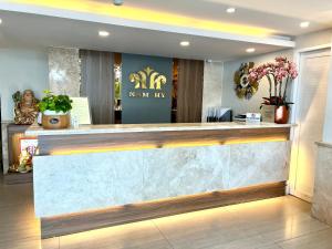 胡志明市Nam Hy 1 Hotel的大厅,带接待台的新时代沙龙