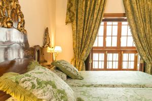 塞维利亚雅典娜酒店客房内的一张或多张床位