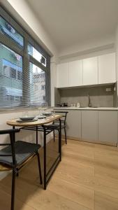 Studio apartment in amazing location! 24h check-in的厨房或小厨房