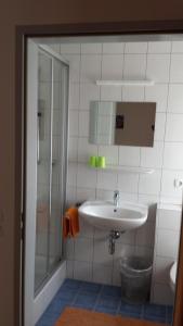 维尔施诺巴恩霍夫宾馆的一间浴室