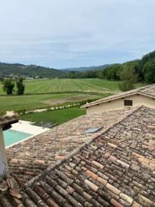斯波莱托Borgo delle Mole的从房子屋顶上欣赏美景
