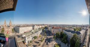 维也纳Skyflats Vienna - Rooftop Apartments的享有城市美景。