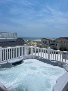 长滩Ocean Views 30 Steps from the Beach with Gourmet Kitchen and Roof Top Hot Tub 3的相册照片