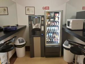 佛罗伦萨阿尔伯格索尼亚酒店的餐厅里的饮料自动售货机