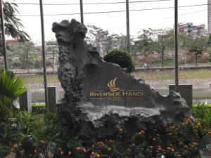 河内河内河畔酒店的河滨 ⁇ 香山酒店的石牌