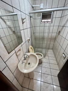 荣格皇宫酒店的一间浴室