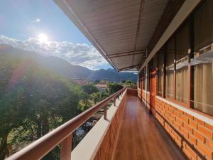 拉梅尔塞Pampa Bella Lodge的山景阳台