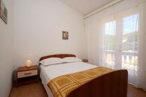 Apartments by the sea Prizba, Korcula - 14940客房内的一张或多张床位