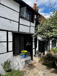 15th century tiny character cottage-Henley centre平面图