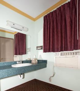 普莱瑟维尔纳什奈尔9号旅馆的一间浴室