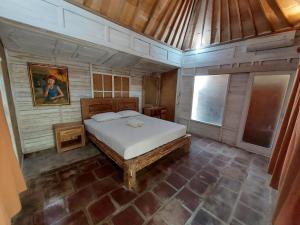 Negara瑟格拉尤瑞普民宿的卧室配有一张床