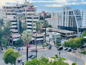 科恰班巴Monoambiente tranquilo en el Prado的城市空中景观高楼