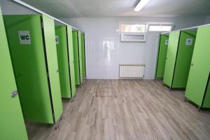 LiandresKampaoh Ruiloba的空房间一排绿色储物柜