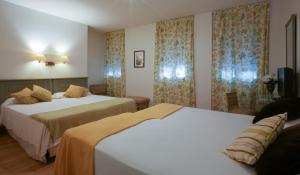 阿尔坎塔拉酒店客房内的一张或多张床位
