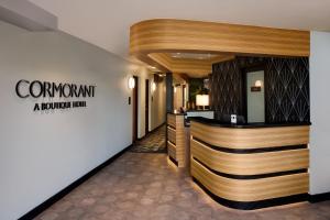 圣地亚哥Cormorant Boutique Hotel的大堂,带前台柜台的酒店