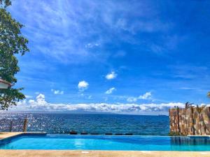 杜马格特71% 潜水度假酒店的海景游泳池