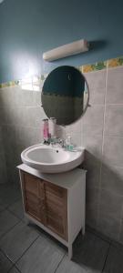 Le petit cactus 1的一间浴室