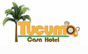 莱蒂西亚Tucuma Casa Hotel的棕榈树和图卢姆可以酒店标志