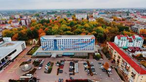 伊万诺-弗兰科夫斯克纳迪亚酒店的城市建筑物的空中景观