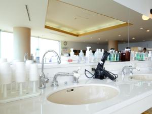 富士哈克兰德司库广场酒店的一间浴室