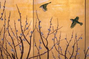京都Uguisuan 鶯庵的花墙上两只鸟的画
