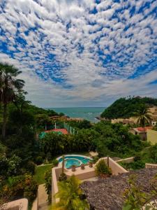 圣克鲁斯华特库Agua Azul la Villa的度假村的海景
