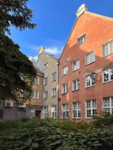 奥尔什丁Apartament Hansa Klossa的一组彼此相邻的建筑物